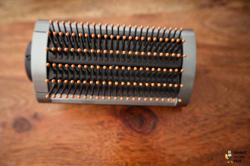 Мягкая разглаживающая щетка Dyson Airwrap.